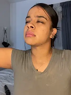 Snapshot of trianawhite chatting on March 13, 2025, 9:48 pm trianawhite online show from March 13, 2025, 9:48 pm