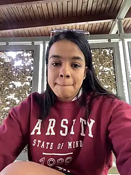 Snapshot of trianawhite chatting on October 24, 2025, 2:24 pm trianawhite online show from October 24, 2025, 2:24 pm