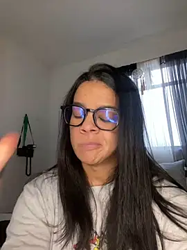 Snapshot of trianawhite chatting on January 19, 2026, 4:11 pm trianawhite online show from January 19, 2026, 4:11 pm