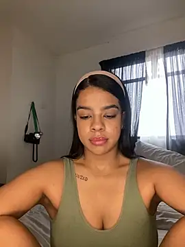 Snapshot of trianawhite chatting on February 27, 2026, 3:12 pm trianawhite online show from February 27, 2026, 3:12 pm