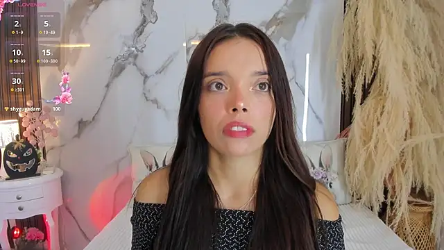 hannahill69 online show from October 17, 2025, 4:48 am