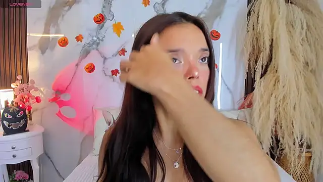 hannahill69 online show from October 22, 2025, 4:57 am