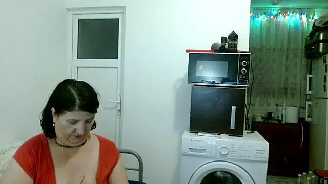 RidemerafSuzana online show from December 4, 2024, 6:28 pm