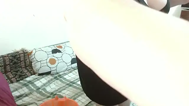 RidemerafSuzana online show from February 13, 2026, 12:56 pm