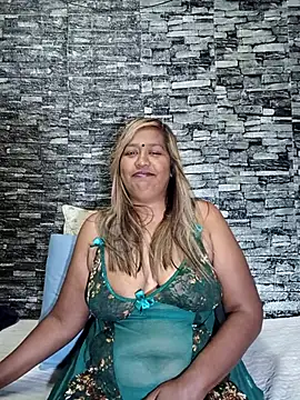 Snapshot of Mammabear_4u chatting on March 9, 2026, 6:45 pm Mammabear 4u online show from March 9, 2026, 6:45 pm