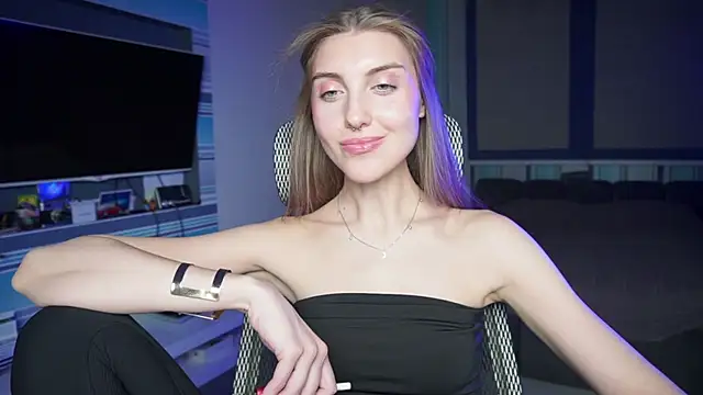 Snapshot of CassiaBlade1 chatting on September 29, 2025, 4:23 pm CassiaBlade1 online show from September 29, 2025, 4:23 pm