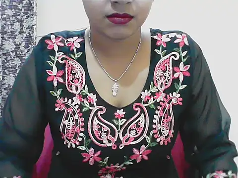 LovingPihu online show from May 11, 2026, 5:35 am