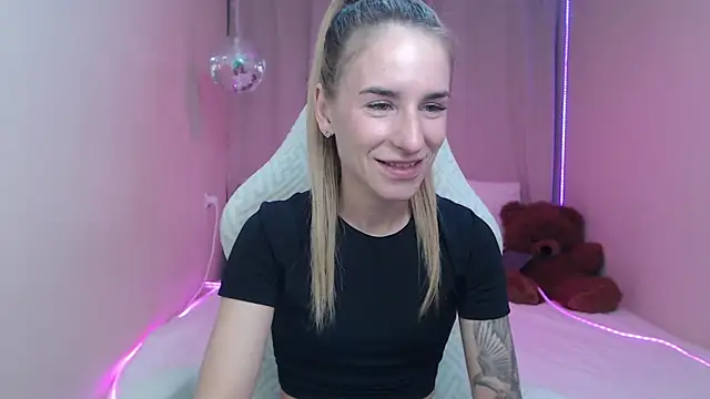 DeboraHorny online show from May 17, 2026, 6:11 am