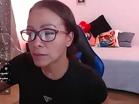 Snapshot of emmily_castro chatting on September 15, 2025, 2:17 pm emmily castro online show from September 15, 2025, 2:17 pm