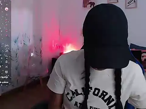 Snapshot of emmily_castro chatting on October 23, 2025, 12:15 pm emmily castro online show from October 23, 2025, 12:15 pm