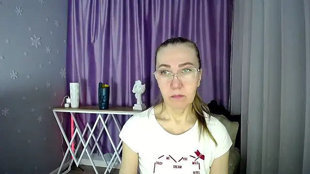 queen a n i online show from February 7, 2025, 8:55 am