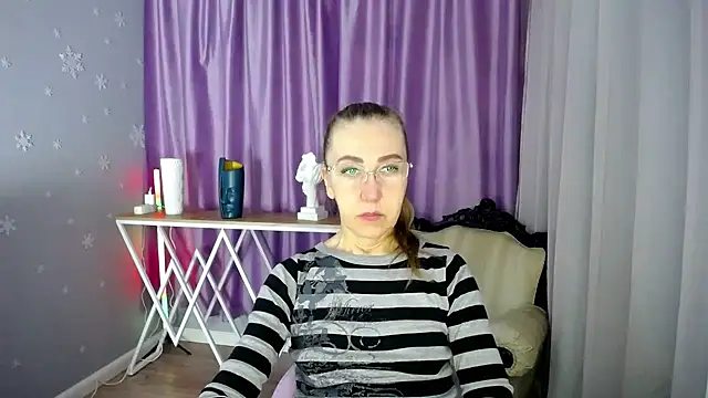 queen a n i online show from March 7, 2025, 6:13 am