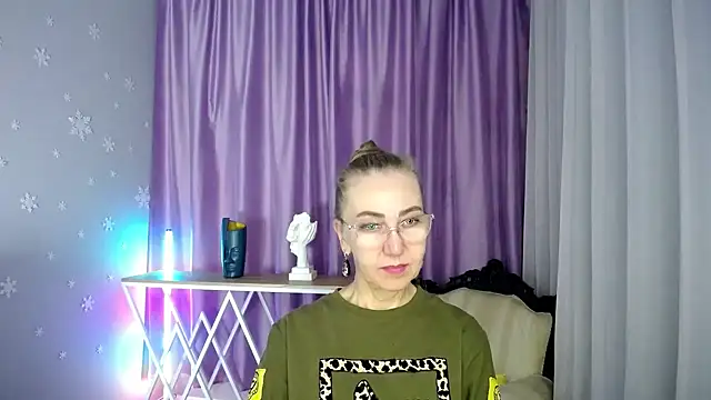 queen a n i online show from September 9, 2025, 8:14 am