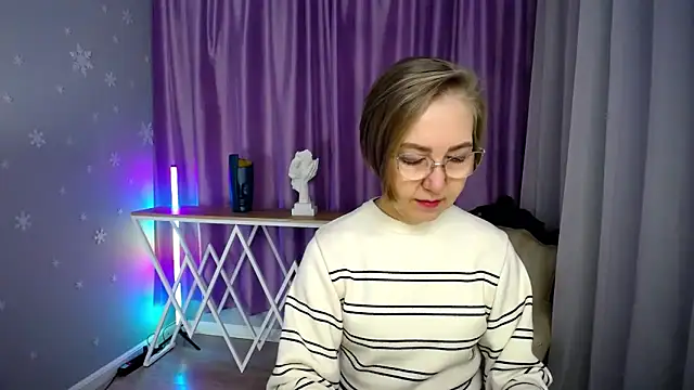 queen a n i online show from October 13, 2025, 8:14 am