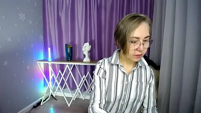 queen a n i online show from October 18, 2025, 8:15 am