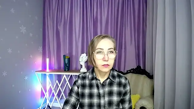 queen a n i online show from November 28, 2025, 9:45 am