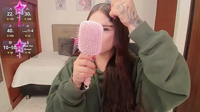 Miley Baker online show from November 4, 2025, 2:38 pm