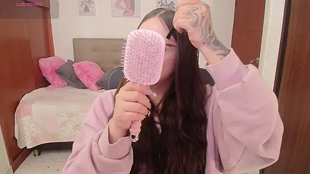 Miley Baker online show from November 21, 2025, 1:10 pm