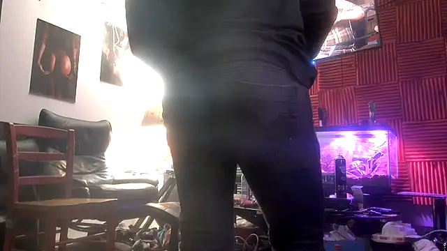 Snapshot of TheHellBilly chatting on February 10, 2026, 3:21 am TheHellBilly online show from February 10, 2026, 3:21 am