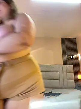 EYMI TOMSOM online show from March 7, 2025, 11:40 am