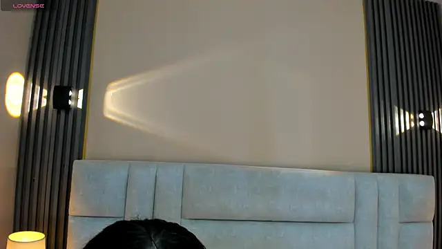 EYMI TOMSOM online show from March 22, 2025, 3:52 am