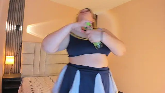 Snapshot of EYMI_TOMSOM chatting on January 6, 2026, 10:41 am EYMI TOMSOM online show from January 6, 2026, 10:41 am