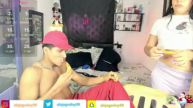 kimgodoy online show from December 13, 2025, 7:53 pm