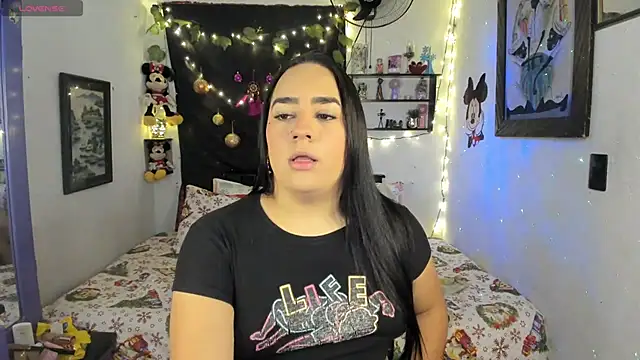 kimgodoy online show from December 17, 2025, 11:33 pm