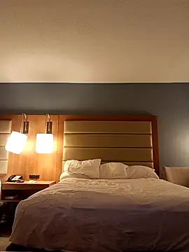 Snapshot of LittleblondeTS chatting on November 9, 2025, 5:17 am LittleblondeTS online show from November 9, 2025, 5:17 am