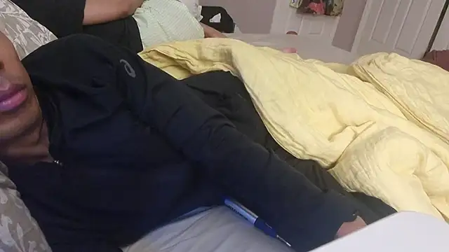 Snapshot of AmateurGuy23 chatting on November 24, 2025, 5:12 pm AmateurGuy23 online show from November 24, 2025, 5:12 pm