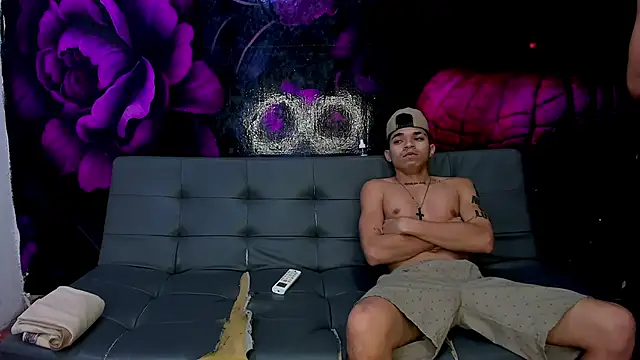 Snapshot of SecretsParty chatting on September 30, 2025, 2:33 pm SecretsParty online show from September 30, 2025, 2:33 pm