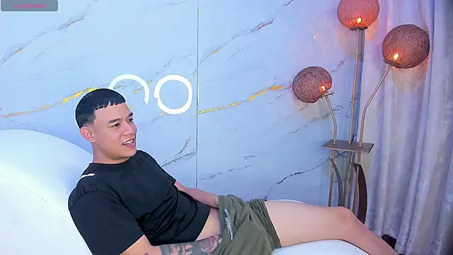 Snapshot of SecretsParty chatting on October 31, 2025, 7:37 pm SecretsParty online show from October 31, 2025, 7:37 pm