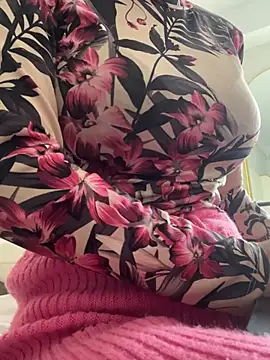 DulceMya6 online show from May 28, 2026, 12:57 pm
