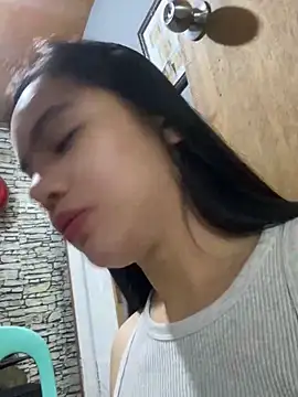 Hebefemme online show from December 13, 2025, 7:53 pm