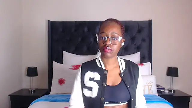 Snapshot of Sexynaughty_Gal chatting on December 4, 2025, 8:06 pm Sexynaughty Gal online show from December 4, 2025, 8:06 pm