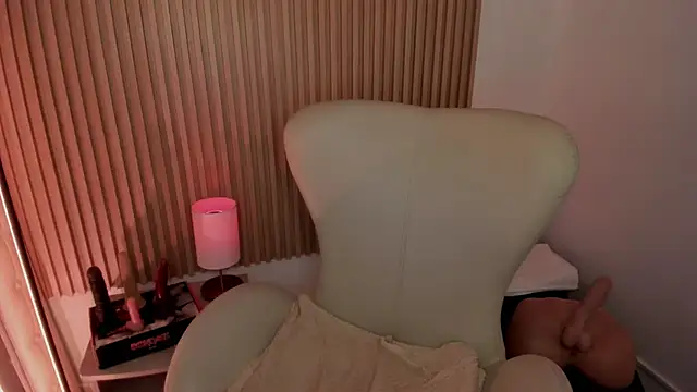 MarianL0ve online show from March 12, 2025, 1:40 pm