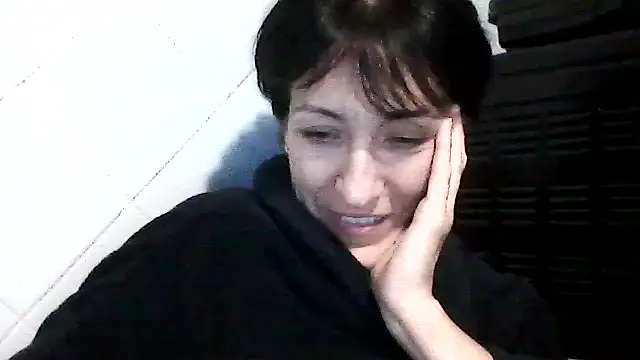 Snapshot of SunnyAmorre chatting on October 18, 2025, 8:31 pm SunnyAmorre online show from October 18, 2025, 8:31 pm