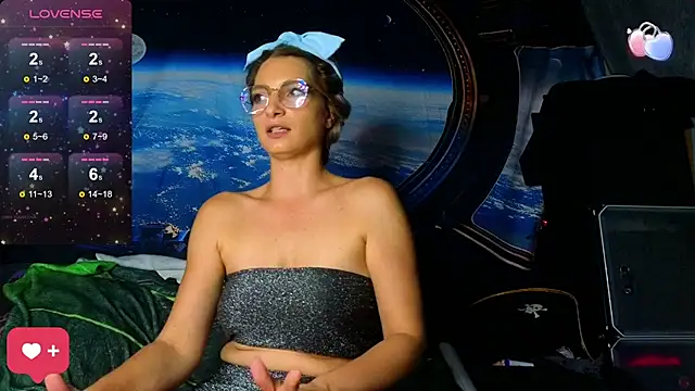 Snapshot of KittyMia chatting on October 17, 2025, 7:16 pm KittyMia online show from October 17, 2025, 7:16 pm