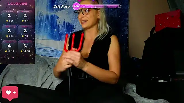 Snapshot of KittyMia chatting on December 5, 2025, 8:27 pm KittyMia online show from December 5, 2025, 8:27 pm