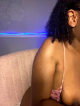 Snapshot of EatSweetMolly chatting on November 9, 2025, 3:05 am EatSweetMolly online show from November 9, 2025, 3:05 am