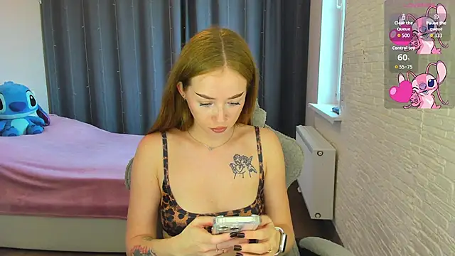 Hot Mia  online show from July 2, 2026, 3:07 pm