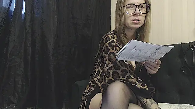 alexandra zaryanova online show from October 22, 2025, 1:33 pm