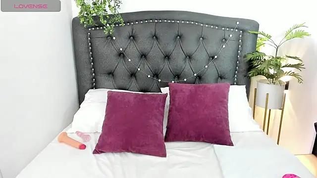 Snapshot of sahara1802 chatting on January 14, 2026, 5:35 am sahara1802 online show from January 14, 2026, 5:35 am