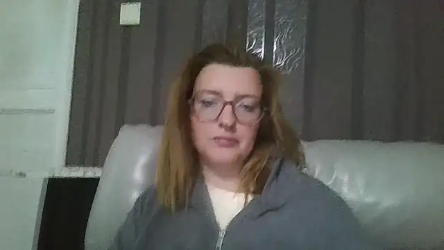 LiquidLeonie online show from May 19, 2026, 2:18 am