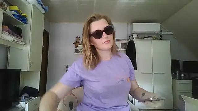 LiquidLeonie online show from May 29, 2026, 7:50 am