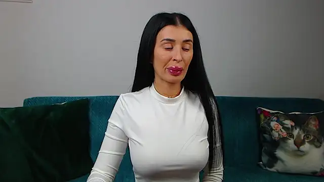 SaraDaisy online show from October 4, 2025, 5:22 pm