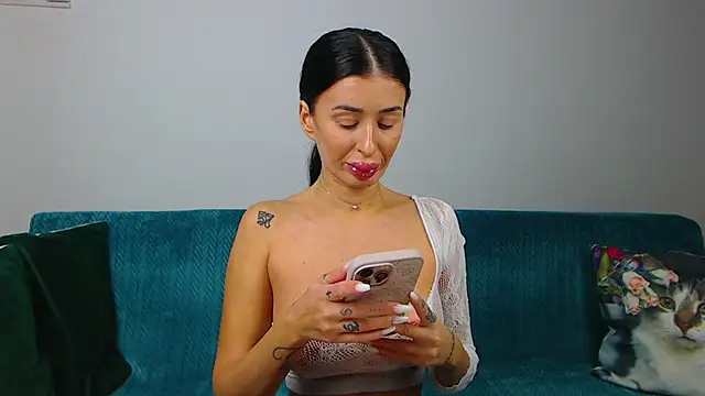 SaraDaisy online show from October 11, 2025, 5:00 pm