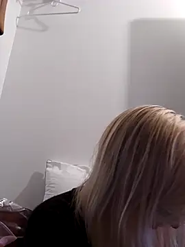 AmethystFoxx online show from November 3, 2025, 9:38 pm