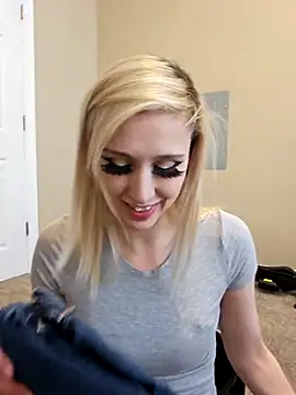 Snapshot of AmethystFoxx chatting on February 2, 2026, 9:35 pm AmethystFoxx online show from February 2, 2026, 9:35 pm