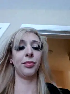 Snapshot of AmethystFoxx chatting on February 4, 2026, 9:42 pm AmethystFoxx online show from February 4, 2026, 9:42 pm